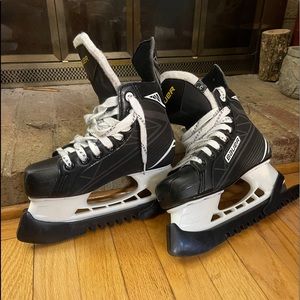 Bauer Boys Hockey Skates - Brand New - Boys Size 4